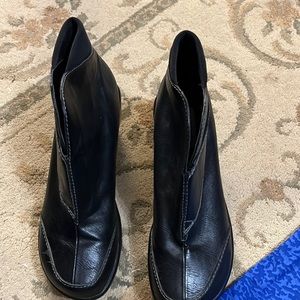 Jambu booties